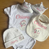 Set Nascita Personalizzato. Body, Scarpette, Bavaglino, Cappellino.